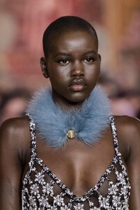detail-defile-lanvin-automne-hiver-2020-2021-paris-detail-183.thumb.jpg.fc8737ee5cfbda9d7d6ac924b2888343.jpg