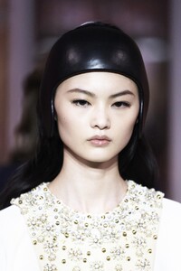 detail-defile-lanvin-automne-hiver-2020-2021-paris-detail-236.thumb.jpg.68bbf12bd4a4629a912fa371e32a4c60.jpg