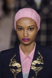 detail-defile-lanvin-automne-hiver-2020-2021-paris-detail-30.thumb.jpg.840588ebf47ba093c067bfbcddd2bd2b.jpg