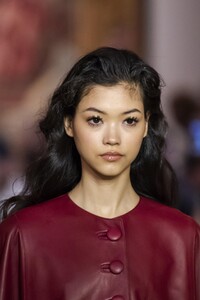 detail-defile-lanvin-automne-hiver-2020-2021-paris-detail-47.thumb.jpg.1d95eb0badaeda217f1725e8beef5e82.jpg