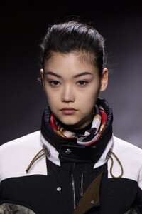 detail-defile-louis-vuitton-automne-hiver-2020-2021-paris-detail-4.thumb.jpg.cce705a03e54e5f3abb168231ee18441.jpg