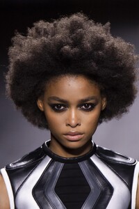 detail-defile-louis-vuitton-automne-hiver-2020-2021-paris-detail-9.thumb.jpg.31762bcd1256abe92f140ddd6673ef97.jpg