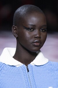detail-defile-miu-miu-automne-hiver-2020-2021-paris-detail-13.thumb.jpg.cfd33c543226755c84f97c4f619e5a78.jpg