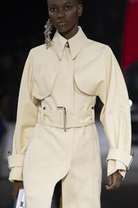 detail-defile-off-white-automne-hiver-2020-2021-paris-detail-44.thumb.jpg.58dc2a258289059cc756aad9392196f6.jpg