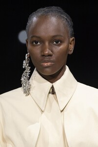 detail-defile-off-white-automne-hiver-2020-2021-paris-detail-46.thumb.jpg.28f8a13f0afeb58a4fe1acc890bc463a.jpg