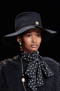 detail-defile-ports-1961-automne-hiver-2020-2021-milan-detail-28.thumb.jpg.2e5354fda86154d5700ad90dadb91f79.jpg