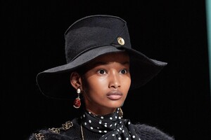 detail-defile-ports-1961-automne-hiver-2020-2021-milan-detail-29.thumb.jpg.e730a8b706a58867e1ffb1b7225ad801.jpg