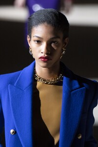 detail-defile-saint-laurent-automne-hiver-2020-2021-paris-detail-177.thumb.jpg.c18d343f39a35d5a92e5a4079989cf4c.jpg