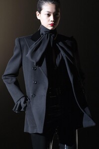 detail-defile-saint-laurent-automne-hiver-2020-2021-paris-detail-2.thumb.jpg.18d20e727e80bea8c3a53468eda56aec.jpg