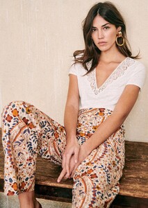 elea-t-shirt-off_white-3.thumb.jpg.c6b2e31c573d726937f04aec5ed750b2.jpg
