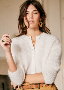 elys-jumper-ecru-1.thumb.jpg.d5d43490ec8b142e20814d39f5631237.jpg