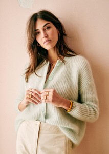 elys-jumper-pale_green-2.thumb.jpg.8b18217515a9766ebff1546823577abd.jpg