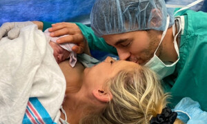enrique-iglesias-anna-kournikova-baby-t.thumb.jpg.0c7c6a3936a90e0a469529f77008c017.jpg