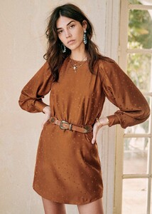 erell-dress-caramel-1.thumb.jpg.6a702f7b7d03a8932e1d77ed11c914a4.jpg