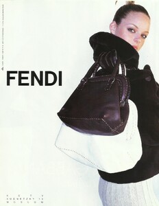 fendi.thumb.jpg.2f73da75a6b310a3bb8cf2173ffc617d.jpg