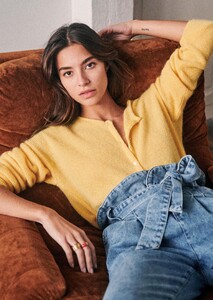 gaspard-jumper-yellow-1.thumb.jpg.e0a107958ded34f331f351583385496f.jpg