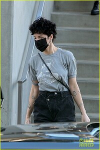 halsey-grocery-shopping-in-la-02.jpg