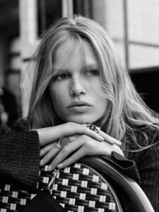 hbz-hm-anna-ewers-07.jpg