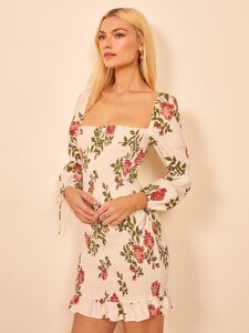 hilary-dress-jolie-1.thumb.jpg.907c1e2feed7a5d47b1225c0a4e6d876.jpg