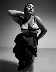 id_rihannazine_paloma_elsesser_02d2dfa0a58389a2d007c547df2a5fba9b_thumb.thumb.jpg.9739e98a9380d15eb93e4e68742e2d62.jpg