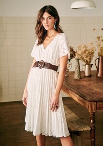 isidore-dress-off_white-2.thumb.jpg.c3ce8489a4eb58b6fb0f1e6b35c1caab.jpg