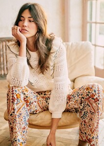 jodie-jumper-ecru_black-1.thumb.jpg.0f6465bad521bf7ce6c074f6d0140416.jpg