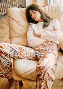 jodie-jumper-ecru_black-4.thumb.jpg.ebb73e7861d1f49b7d32625c132ae231.jpg