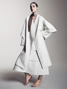 josephine-le-tutour-by-sharif-hamza-for-vogue-china-may-2015-4.thumb.jpg.65d9f3ac457b33b200beeada2ea8cd07.jpg