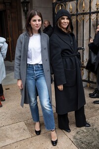 julia-restoin-roitfeld-arrives-at-stella-mccartney-show-at-paris-fashion-week-03-02-2020-0.jpg