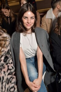 julia-restoin-roitfeld-arrives-at-stella-mccartney-show-at-paris-fashion-week-03-02-2020-10.jpg