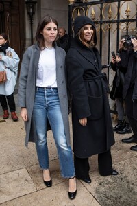 julia-restoin-roitfeld-arrives-at-stella-mccartney-show-at-paris-fashion-week-03-02-2020-2.jpg