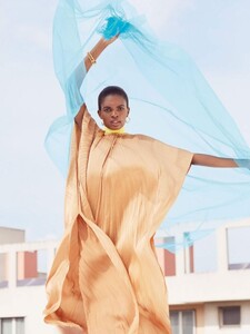 july_elle_uk_2019_6485d88ef55d34bd12a4b93d2c1f755b9_thumb.jpg