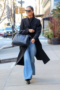 katie-holmes-street-style-out-in-nyc-03-04-2020-1.jpg