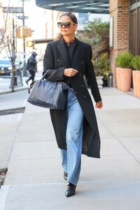 katie-holmes-street-style-out-in-nyc-03-04-2020-2.jpg
