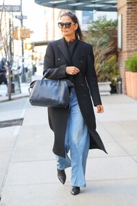 katie-holmes-street-style-out-in-nyc-03-04-2020-3.jpg