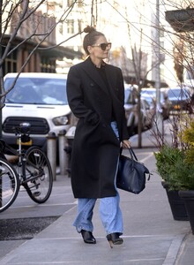 katie-holmes-street-style-out-in-nyc-03-04-2020-4.jpg