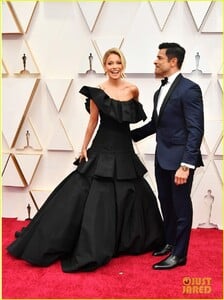 kelly-ripa-mark-consuelos-oscars-2020-09.jpg