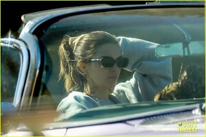 kendall-jenner-goes-for-a-drive-in-convertible-cadillac-03.jpg