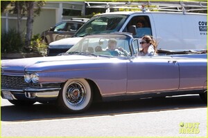 kendall-jenner-goes-for-a-drive-in-convertible-cadillac-06.jpg