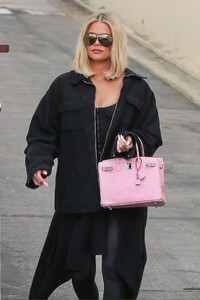 khloe-kardashian-in-casual-outfit-leaves-the-studio-in-calabasas-03-11-2020-1.jpg