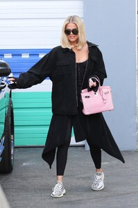 khloe-kardashian-in-casual-outfit-leaves-the-studio-in-calabasas-03-11-2020-5.jpg