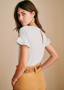 lisa-t-shirt-ecru_blue_vintage-1.thumb.jpg.2dd6693a706b3e3ceebd5359a20d8d56.jpg