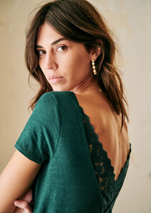 lucia-t-shirt-dark_green-1.thumb.jpg.1274dfb572abfc9223decd30e1c0aa8a.jpg