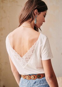 lucia-t-shirt-off_white-1.thumb.jpg.4b07073113d4e7cdc9b2b8f5cd14c0d8.jpg