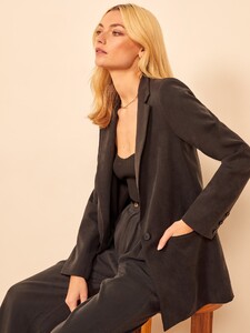 major-blazer-black-5.thumb.jpg.f27be746d0668a7a13c0147c9a50ea30.jpg
