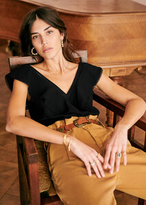 manette-blouse-black-1.thumb.jpg.a08382b299c2bd4d26d0b9e8455024bc.jpg