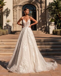 moonlightbridal_87436758_588255371727131_1377787791703592321_n.jpg