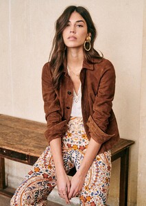 nila-jacket-camel_suede-1.thumb.jpg.83daa8c48d2e84198bbf418d6c12806e.jpg