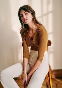 olivia-body-camel-1.thumb.jpg.0ac8b736962cb1ede0275543445af4d0.jpg