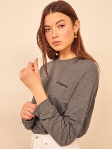 patagonia-l-s-line-logo-t-shirt-gravel_heather-4.jpg